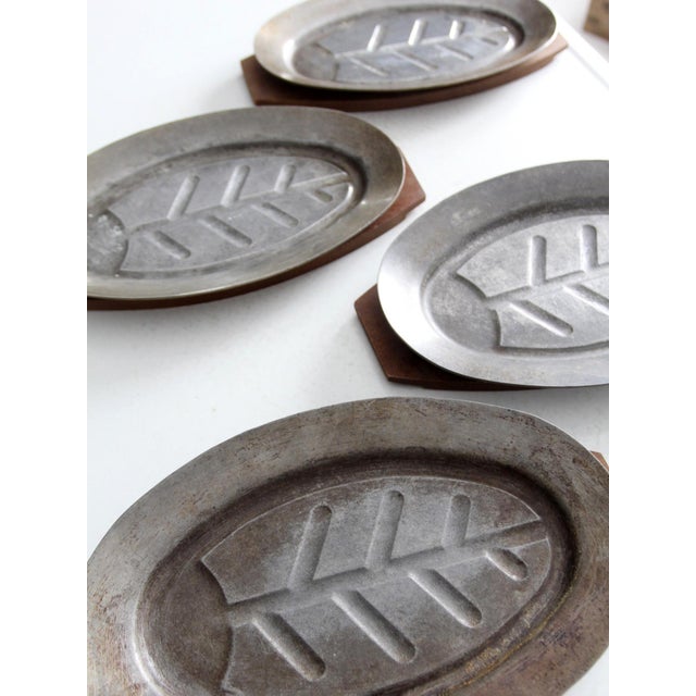 Mid 20th Century Mid Century Sizzler Plates Set of 4 For Sale - Image 5 of 11