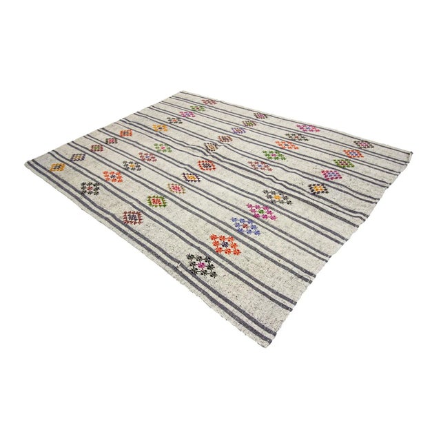 1960s Vintage Embroidered Gray Kilim Rug- 6′6″ × 8′8″ For Sale - Image 4 of 7