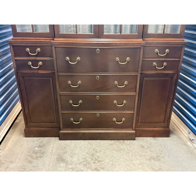 1970s Federal Style Henredon Breakfront China Cabinet For Sale - Image 13 of 18