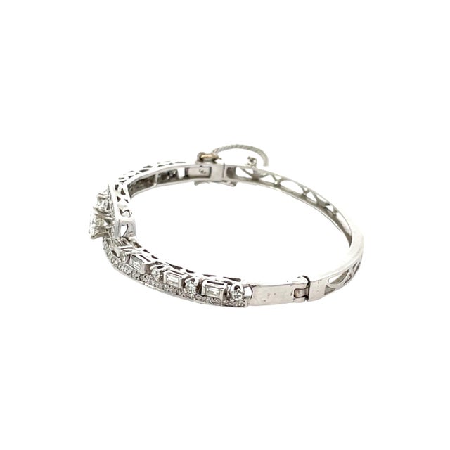 Mid 20th Century 14k White Gold Vintage 1.1 Carat Weight Diamond Bracelet For Sale - Image 4 of 11