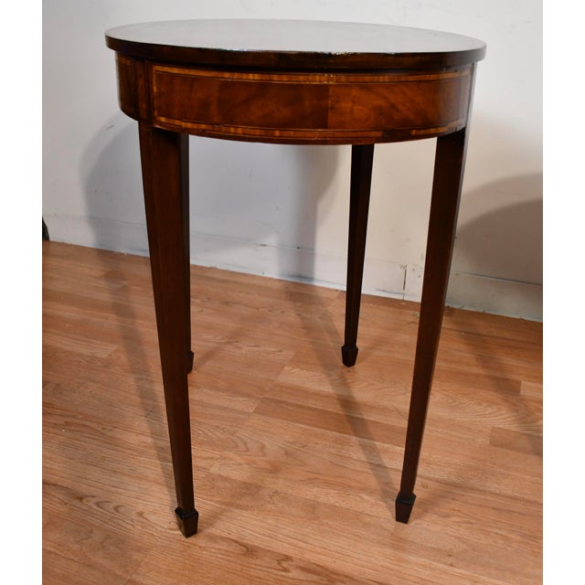 1910s Pair Antique English Hepplewhite Mahogany Side Tables / End Tables For Sale - Image 17 of 18