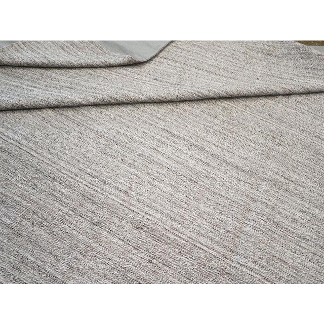 Greige Galerie Shabab Collection Mid-20th Century Turkish Flatweave Kilim Carpet For Sale - Image 8 of 8