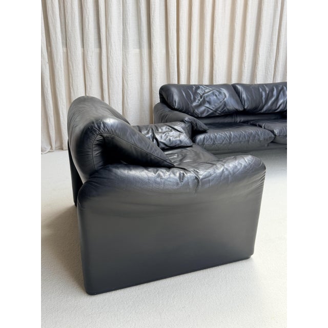Early Edition Maralunga Sofa and Lounge Chairs by Vico Magistretti for Cassina, Italy, 1970s, Set of 3 For Sale - Image 11 of 13