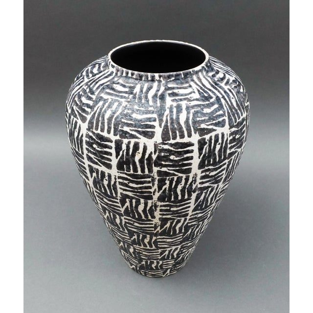 Alvino Bagni Italy For Raymor Mid Century Modern Black & White Ceramic Pottery Vase Measures approximately 8" diameter, 11...