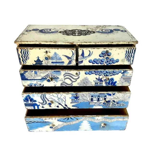 Wood Early 19th Century George III Chinoiserie Painted Chest For Sale - Image 7 of 14