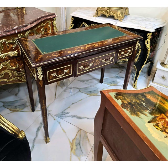 French Louis XVI Writing Desk With Green Leather Top, Marquetry Inlays & Gilded Gold Leaf Details For Sale - Image 4 of 4