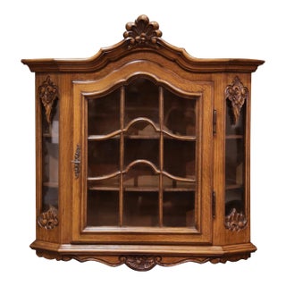 Early 20th Century French Louis XV Carved Walnut Wall Vitrine With Glass Door For Sale