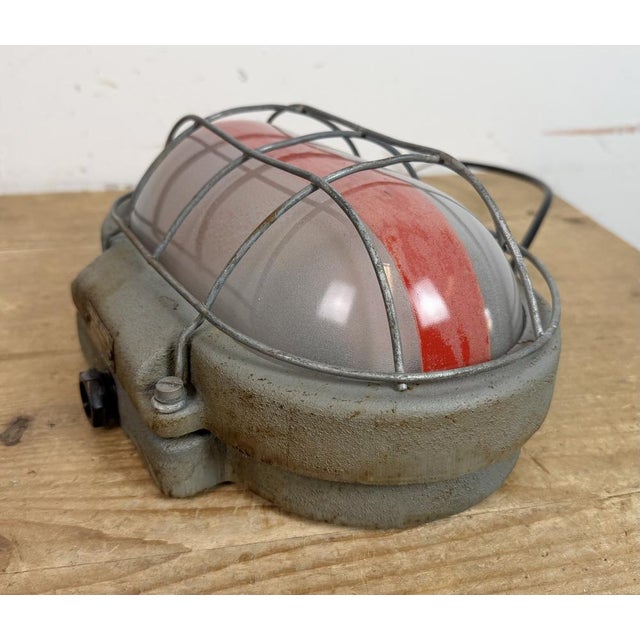Industrial Grey Cast Iron Wall Light from Elektrosvit, 1960s For Sale - Image 4 of 15