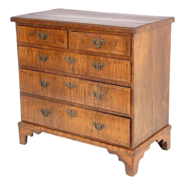 George I Walnut Chest of Drawers, 18th C. For Sale