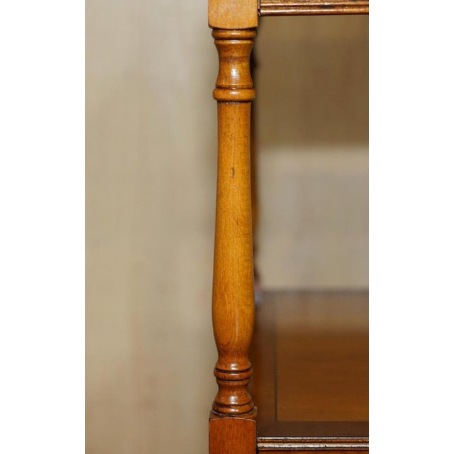 Wood Flamed Mahogany Side Table with Butlers Serving Tray from Bradley Furniture, 1980s For Sale - Image 7 of 18