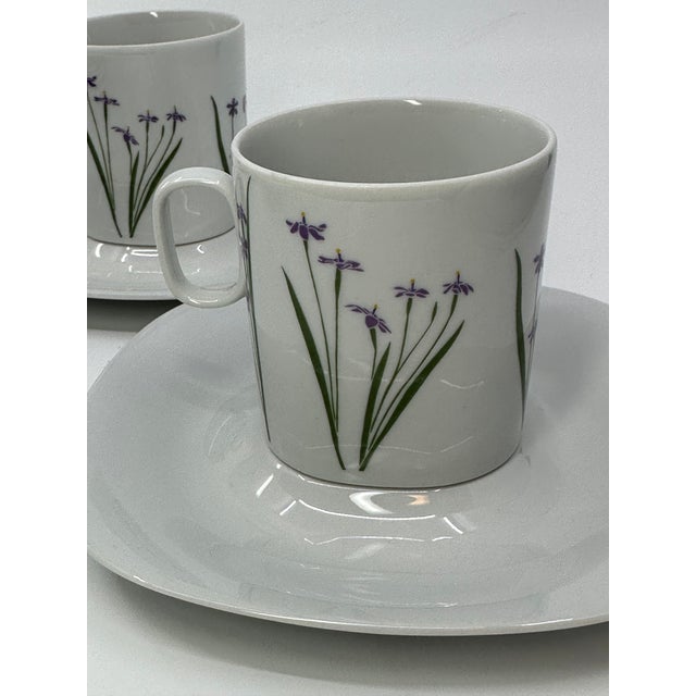 White 1960s Block Floral Portraits by Henry Evans Langenthal "Iris" Cups/ Saucers Set- 4 Pieces For Sale - Image 8 of 9