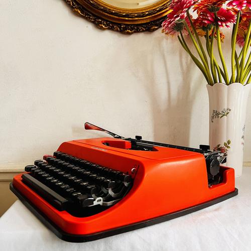 Vintage Portable Underwood 35 Typewriter For Sale - Image 3 of 11