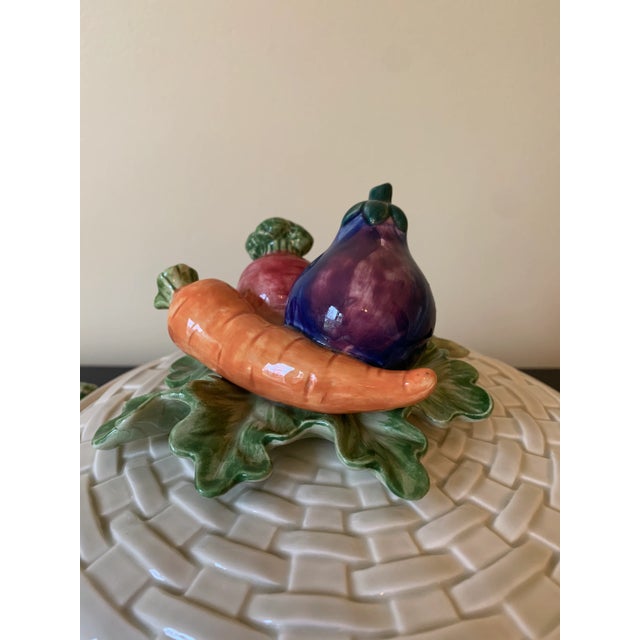 1980s Vintage Fitz & Floyd Trompe L’Oeil Basket Casserole Dish For Sale - Image 5 of 13