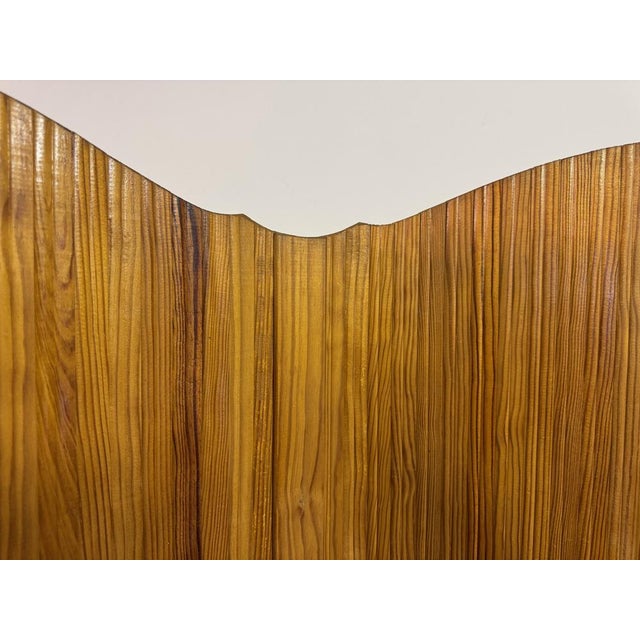 Brown French Art Deco Pine Screen attributed to Baumann Fils et Cie, Melun-Paris, 1940s For Sale - Image 8 of 12