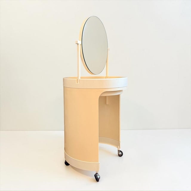Designed by Fanini Fain for Kastilia, the Silvi vanity is one of the most distinctive examples of Italian Space Age...