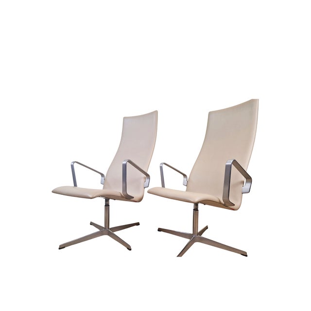 Oxford Highback Swivel Chairs by Arne Jacobsen for Fritz Hansen, 1960s, Set of 2 For Sale - Image 6 of 6