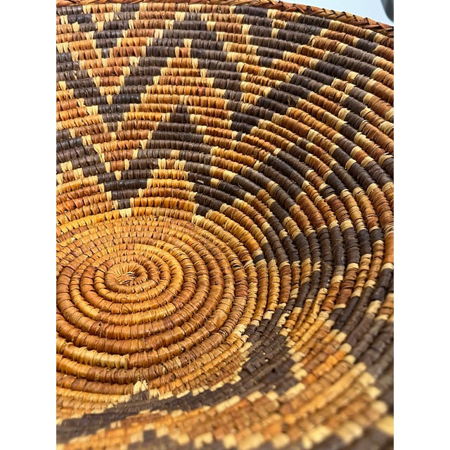 Late 20th Century Handwoven Kenyan African Basket Bowl – Vintage Geometric Tribal Woven Decor For Sale - Image 5 of 6