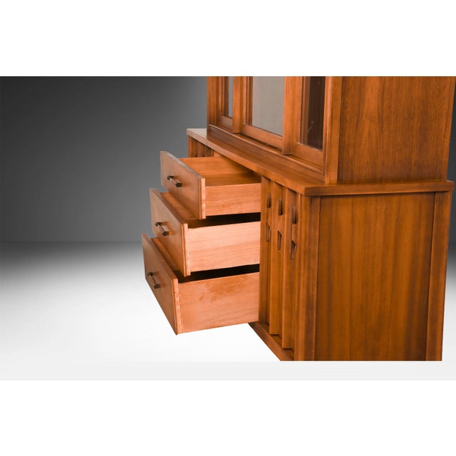 1960s Mid-Century Highboy Hutch China Closet Buffet in Style of Kent Coffey Perpspecta Series For Sale - Image 9 of 15