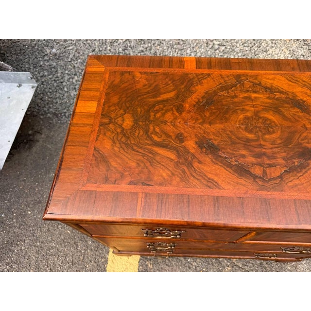 Antique Georgian Style Burr Walnut Chest of Drawers For Sale In Washington DC - Image 6 of 17