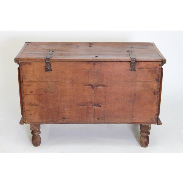 An 18th Century Spanish Colonial Pine Coffer, With Key For Sale In Dallas - Image 6 of 10