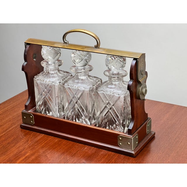 Antique English Edwardian Betjemann’s Cut Crystal Three Bottle Tantalus C. Early 20th Century For Sale - Image 4 of 8