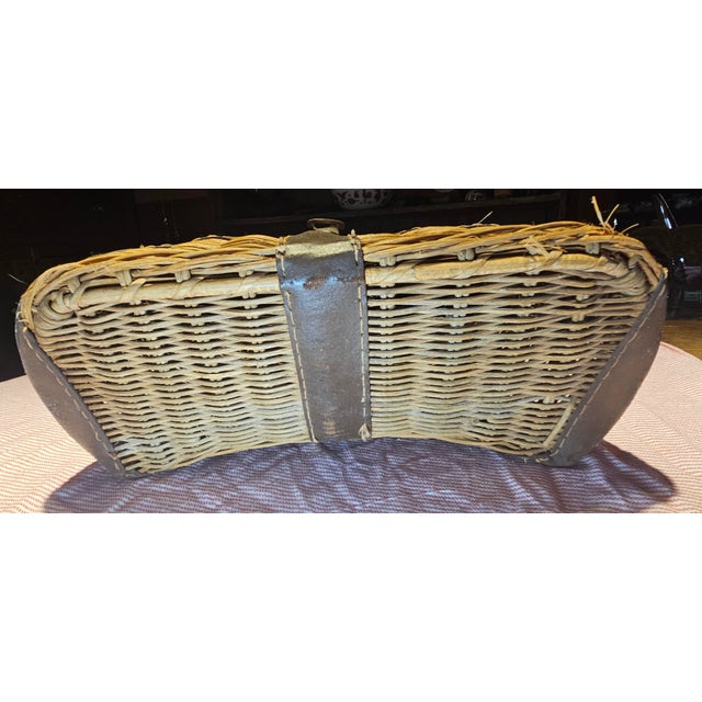 Early 20th Century Blue Ridge Mountains Hand-Stitched Fishing Creel For Sale - Image 9 of 10