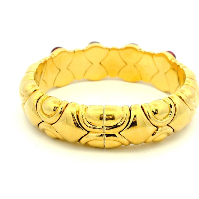Italian 18k Gold Ruby Sapphire Cabochon Flexible Bangle Bracelet, 82 Grams, Circa 1990 For Sale - Image 11 of 11