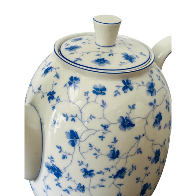 Vintage Arzberg Porcelain Teapot – Blaublüten (Blue Blossom) – Designed by Dr. Hermann Gretsch – German Mid-Century Porcelain For Sale - Image 13 of 14