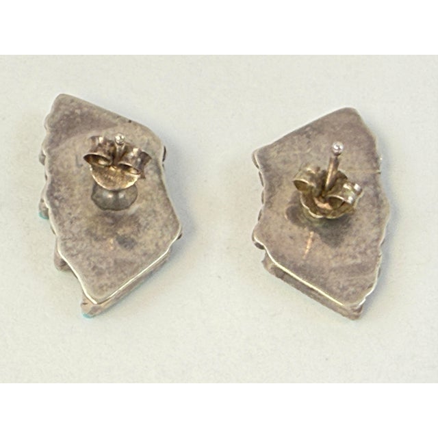 1970s Zuni Turquoise Needlepoint Sterling Silver Pierced Fan Earrings Native American For Sale - Image 5 of 7