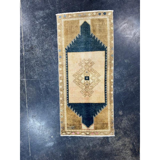 Turkish Yastik Rug 1'5" x 3'2" For Sale - Image 4 of 5