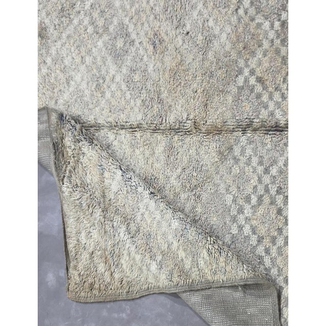1980s Moroccan Minimalist Berber Rug - 8.9 X 5.5 Ft For Sale - Image 4 of 8