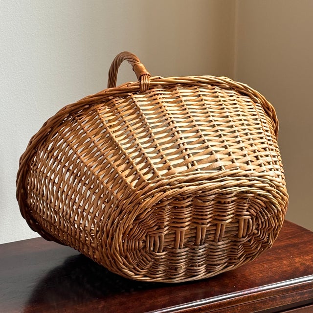 Mid 20th Century Mid-20th Century Traditional Farmhouse Gathering Basket For Sale - Image 5 of 11
