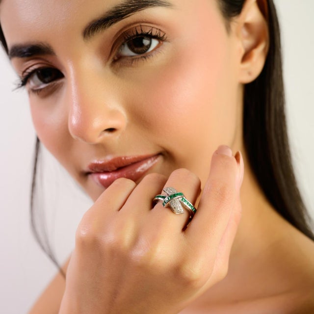 Contemporary 1.1 CTW Emerald Crossline Sterling Silver Ring With Pave Set Diamond - Size 7 For Sale - Image 6 of 11