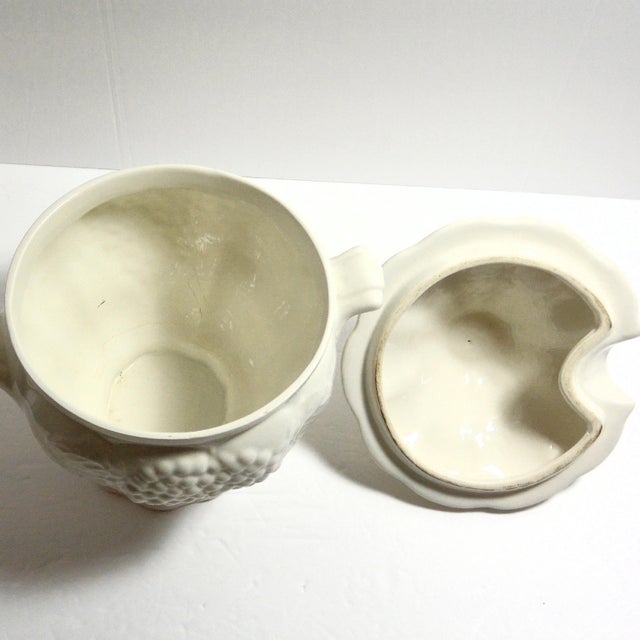 1950s White Grapevine California Pottery Large Soup Tureen For Sale In Jacksonville, FL - Image 6 of 8