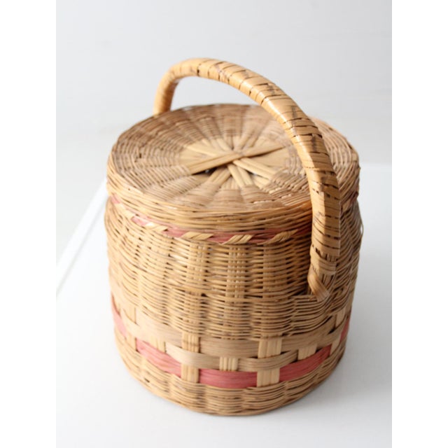 Vintage American Wicker Lidded Gathering Basket For Sale - Image 11 of 15