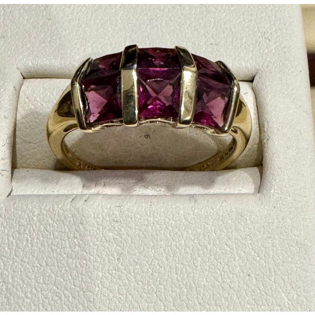Affordable 6 Square Garnet Ring 14 Karat Yellow Gold Size 6.75 For Sale - Image 11 of 18