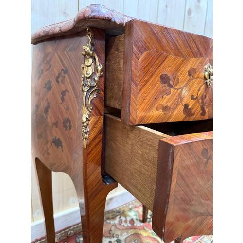 Period: 20th century Style: Louis 15th - Transition Condition: Excellent condition Material: Wood marquetry Length:...
