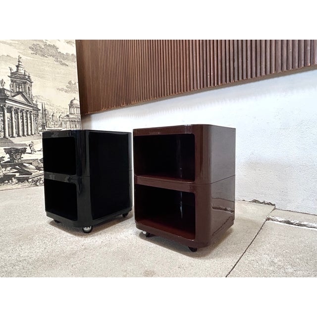 This set of two early edition Componibili 4970 side table / trolleys was manufactured around 1970 in Italy by Kartell....