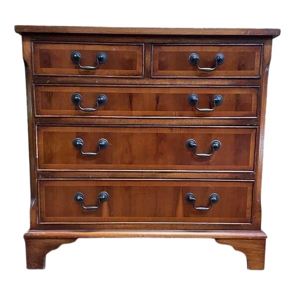 English Style Chest of Drawers For Sale