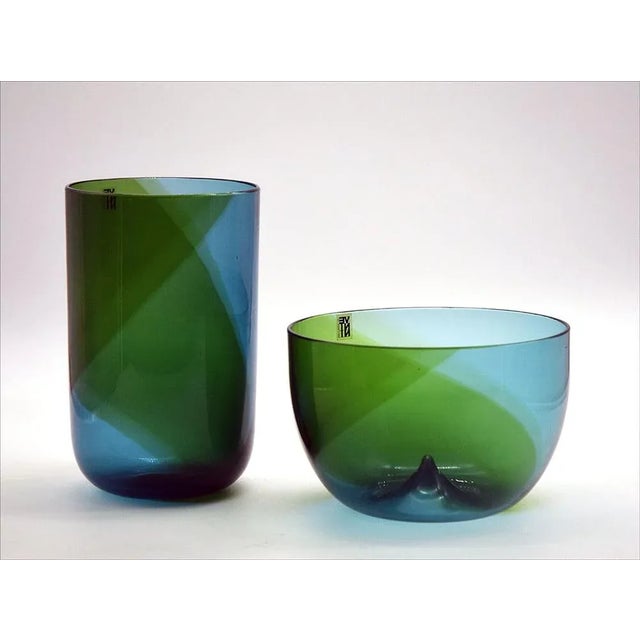 Pair of Venini vases "Coreani" design Tapio Wirkkala 1970s. In two-tone blown glass with overlapping spirals. Signature...