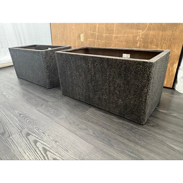 Restoration Hardware Rh Paxos Square Planter – Size F 39½"w × 19½"d × 19½"h | Carbon | Set of 2 | Upscale Staging For Sale - Image 4 of 18