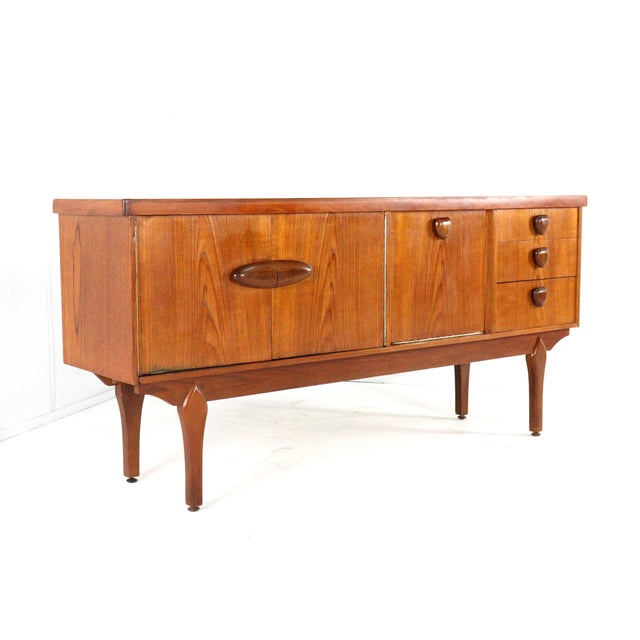 Wood Oxspring Sideboard from Jentique, 1960s For Sale - Image 7 of 11