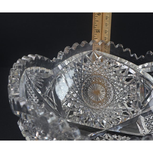 American Brilliant Period Cut Crystal Bowl – 10” Sawtooth Rim, Deep Hobstar & Strawberry Diamond Cutting, C. 1900–1915 For Sale - Image 9 of 9