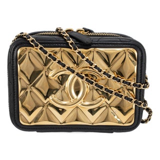Chanel CC Metal Plate Vanity Case Lambskin Gold-Tone Hardware Shoulder Bag For Sale