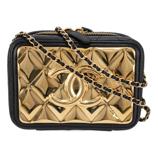 Chanel CC Metal Plate Vanity Case Lambskin Gold-Tone Hardware Shoulder Bag For Sale