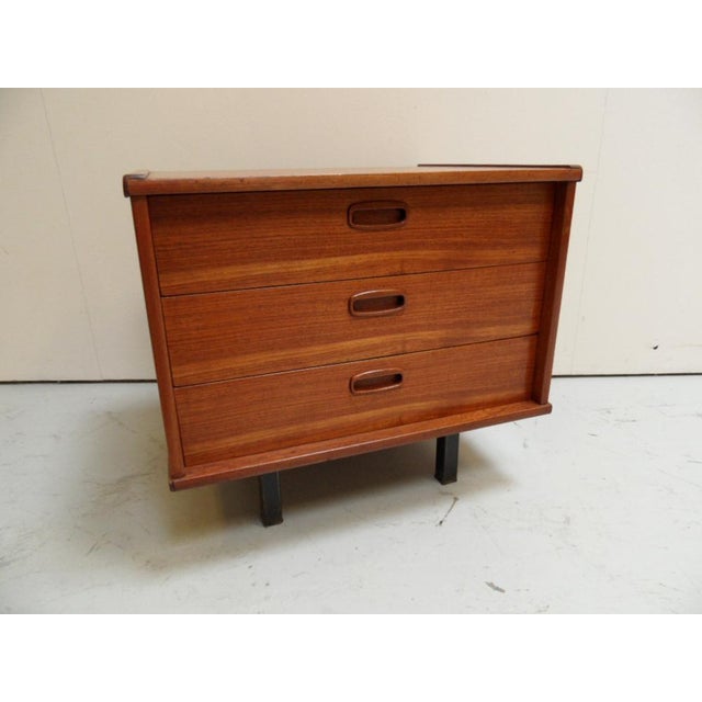 Mid-Century Modern Teak Chest of Drawers, 1950s, in Very Good conditions. Designed 1950 to 1959
