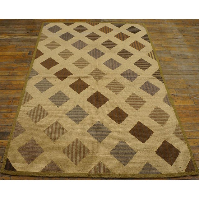 Mid 20th Century American Hooked Rug ( 3'10" x 5'10" - 117 x 178 )
