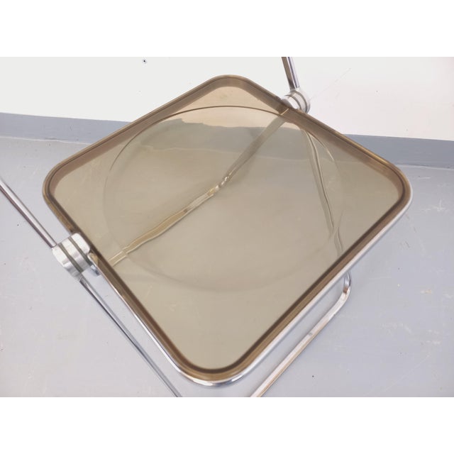 Metal Vintage Plia Folding Chair in Chrome and Smoked Acrylic Glass by Giancarlo Piretti for Castelli, 1970s For Sale - Image 7 of 15