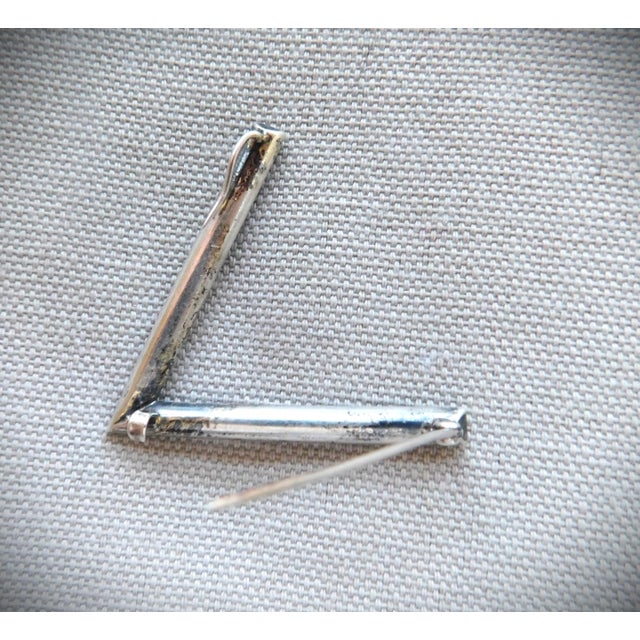 Ww2 Victory "V" Sterling Brooch Pin, Sweetheart Jewelry, Red Stones, White Pearls, & Blue Stones For Sale - Image 11 of 12
