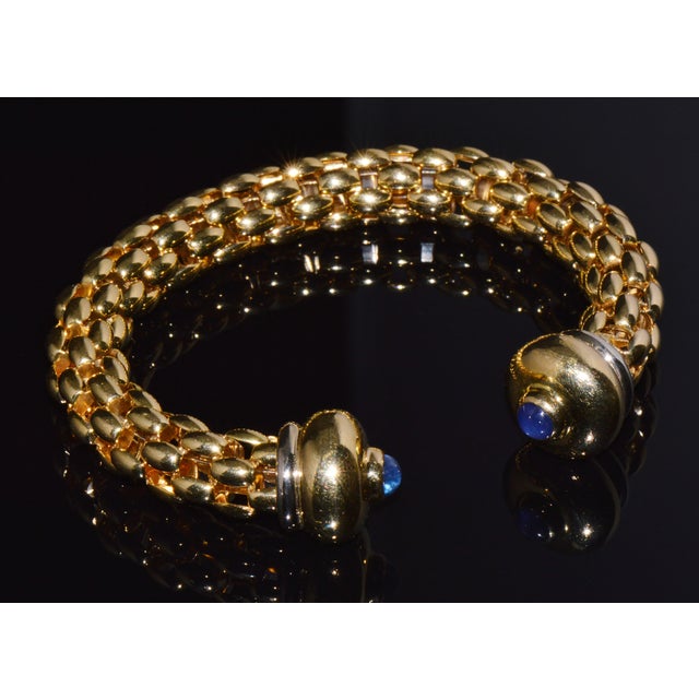 Vintage Fope Flex'it 18k Gold Natural Blue Sapphire Open Cuff Bangle Bracelet For Sale - Image 14 of 15